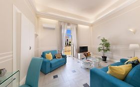 Yourhome - Royal Blue Suite